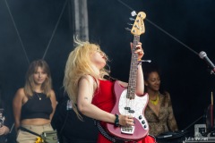 2024-06-27-LambriniGirls-Greenpeace-GlastonburyFestival-JulienM-11