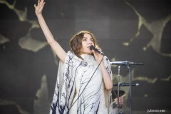 2024-06-28-PJHarvey-PyramidStage-GlastonburyFestival-JulienM-03