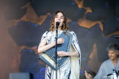 2024-06-28-PJHarvey-PyramidStage-GlastonburyFestival-JulienM-07